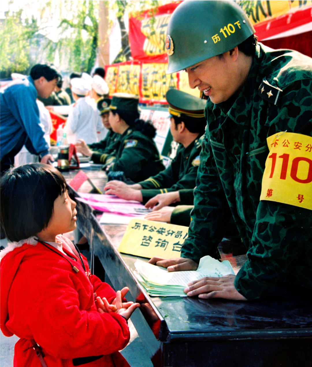 宣传服务上街头.jpg