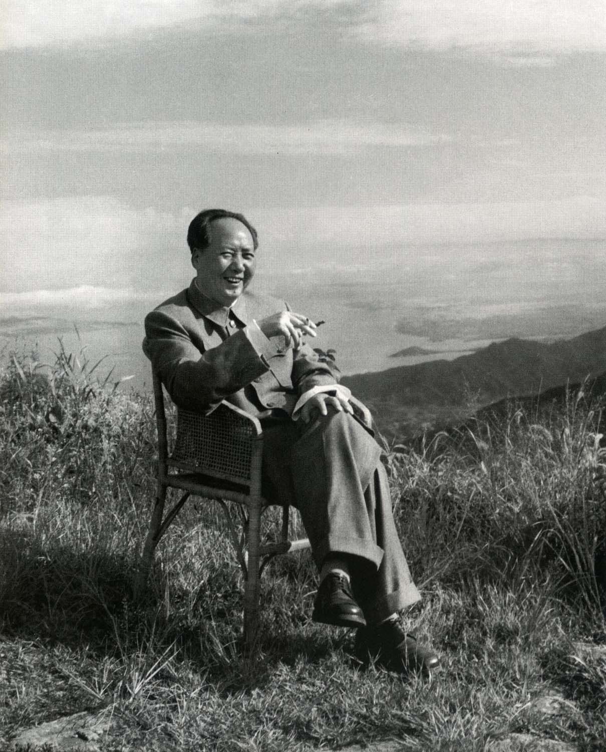 毛主席在庐山（1961年）吕厚民  摄.jpg