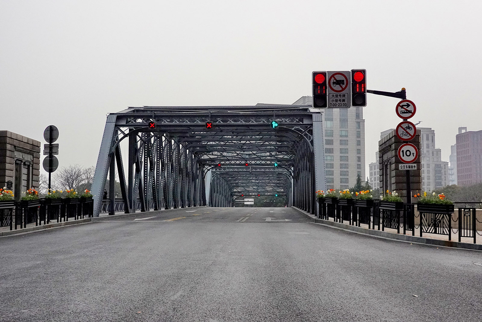 2022年3月14日，外白渡桥。王定森 图