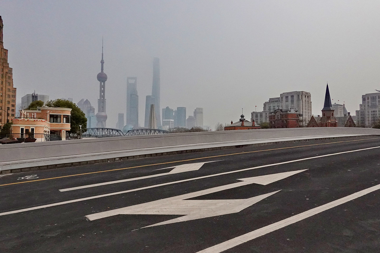 2022年3月14日，从乍浦路桥看外滩。王定森 图