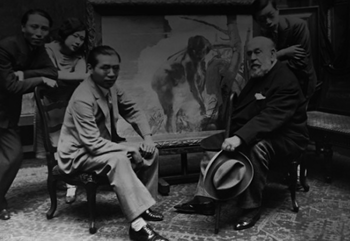 1930年，刘海粟一行拜访巴黎美术学院院长贝纳尔。照片人物从左至右：张弦、张韵士、刘海粟、贝纳尔、傅雷。