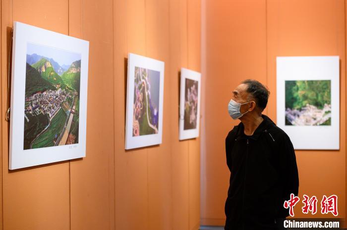 摄影展现场。 韦亮 摄 摄影展现场。 韦亮 摄