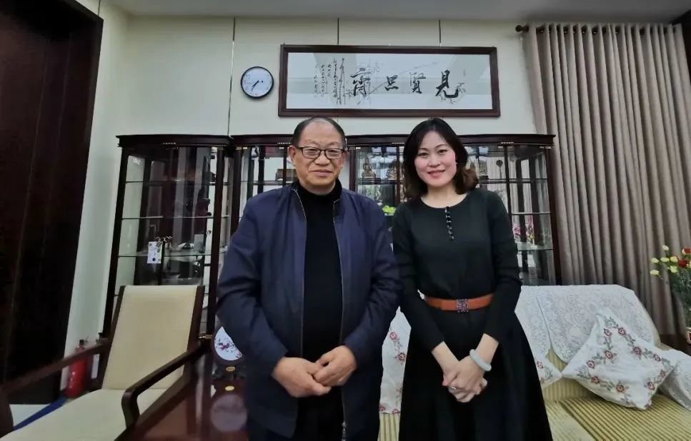 丝路国家摄影组织国际联盟执行主席、东方国际摄影艺术促进会主席曾毅与侯艳琪大使合影