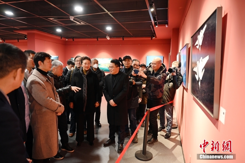 首届“大国重器”全国产行业摄影艺术大展在江苏启东展出