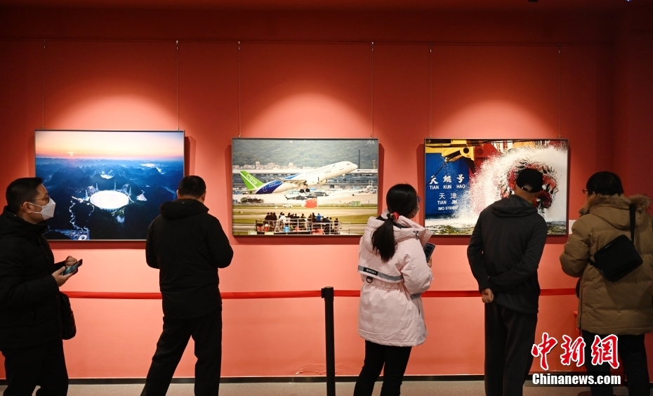 首届“大国重器”全国产行业摄影艺术大展在江苏启东展出