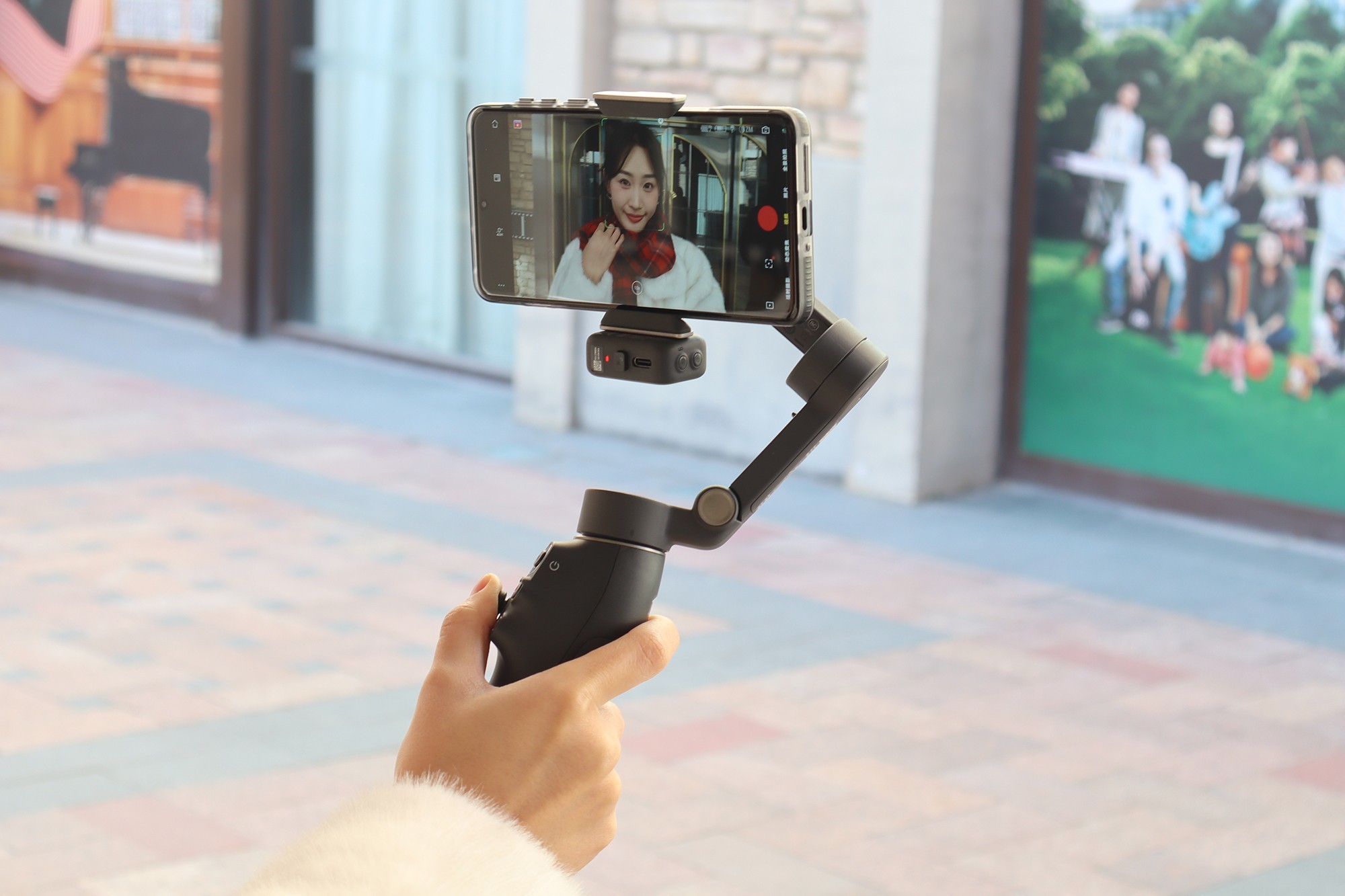 大疆Osmo Mobile 7系列评测：收纳自如、智能跟随拍摄的手机云台