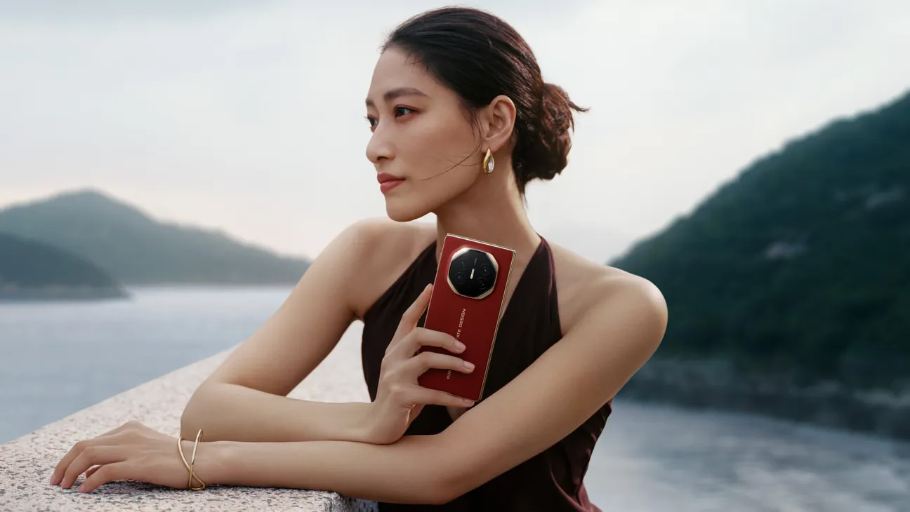 华为发布新一代三折叠屏手机 Mate XTs 非凡大师