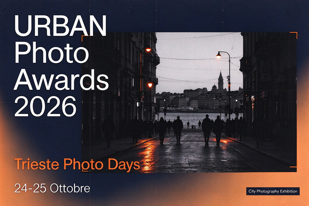 东方摄影｜URBAN Photo Awards 2026 的里雅斯特摄影节主视觉海报示意图