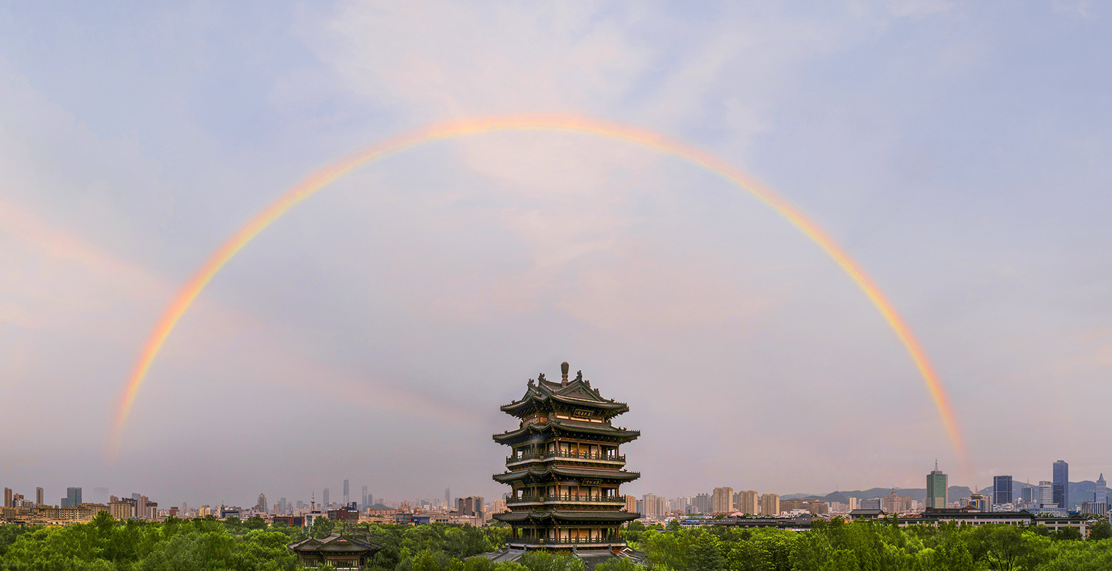 《超然贯长虹》 +陈忠明++2025.7.23+济南大明湖.jpg