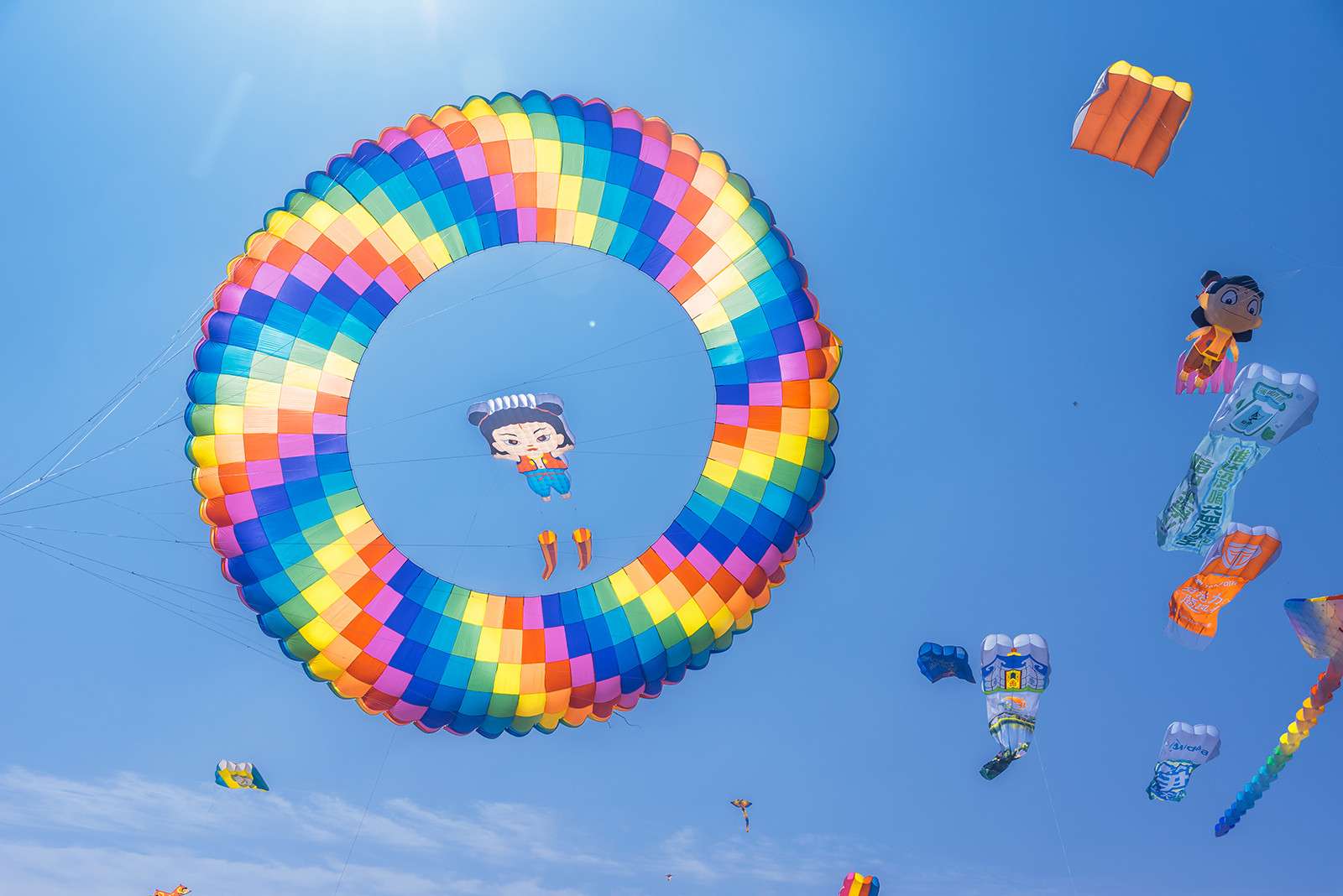 《鸢都风筝飞蓝天》臧凤琴 2025.04拍摄于山东潍坊.jpg