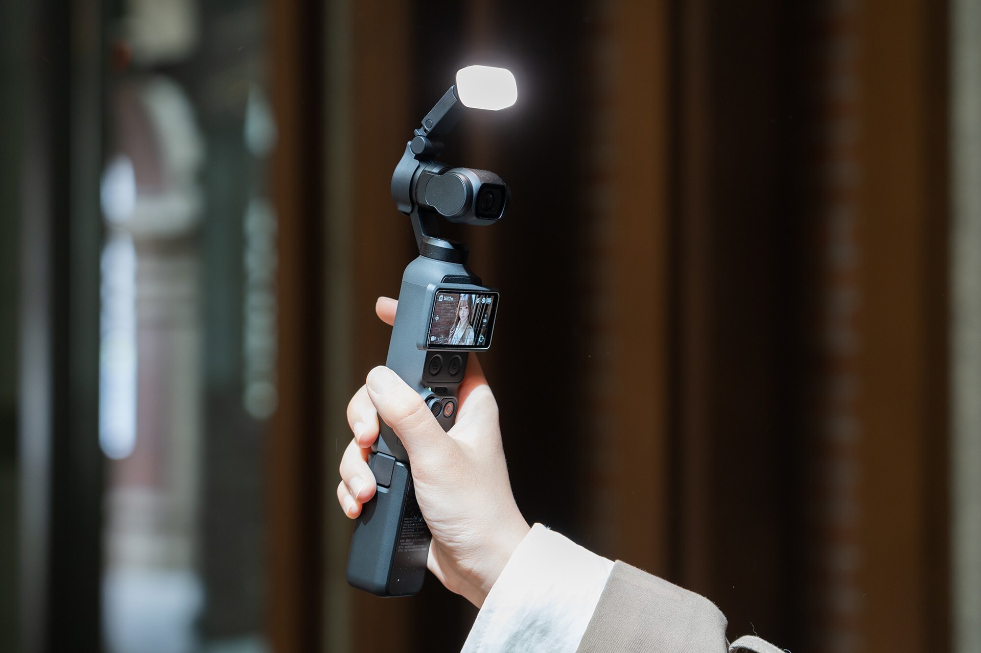 DJI Osmo Pocket 4评测：全新1英寸传感器，体验再升级的口袋云台相机