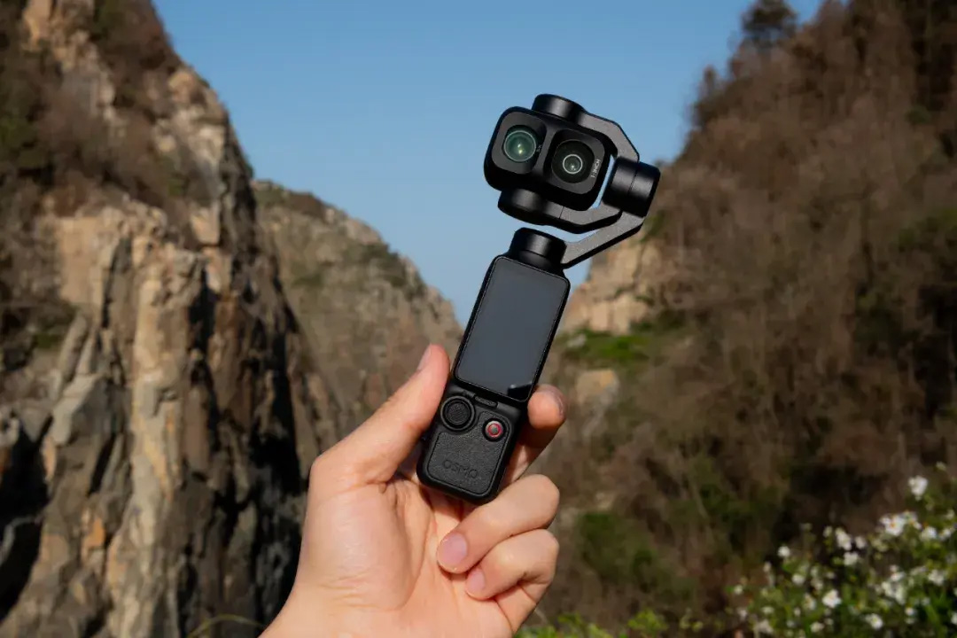 大疆 Osmo Pocket 4P 双摄云台相机开启官网预约:有望采用 1 英寸主摄 + 等效 70mm 3 倍光学镜头