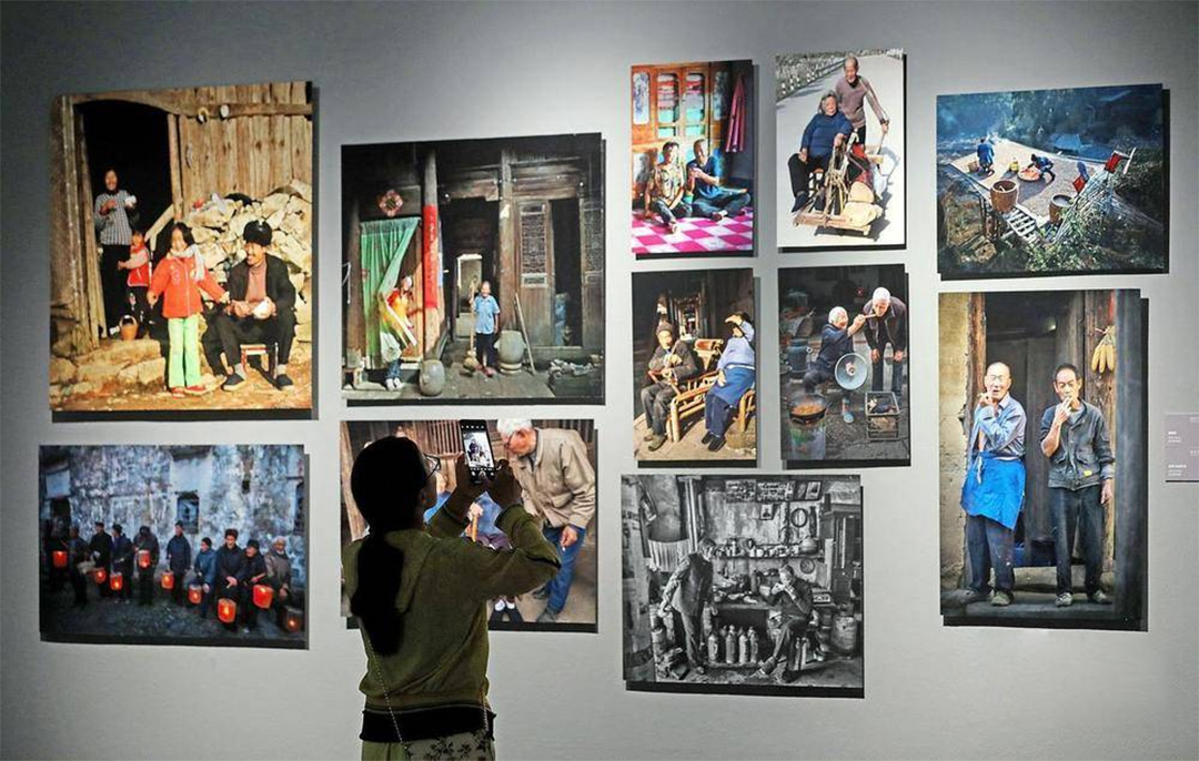 “风禾尽起——吴品禾摄影艺术展”在浙江遂昌开幕