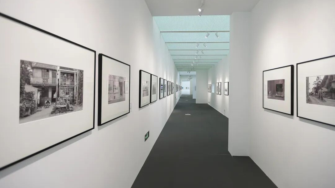 镜像错时:中意摄影双璧苏州启幕,110 幅作品跨越时空对话