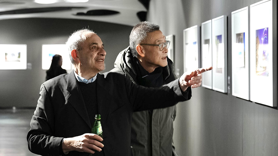 镜像错时:中意摄影双璧苏州启幕,110 幅作品跨越时空对话