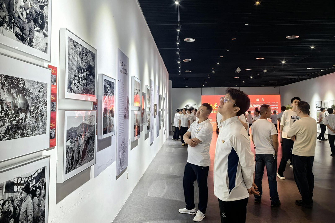 沈阳红色纪实影像巡展落地市规划馆 130 幅《东北画报》原作再现八十年峥嵘岁月