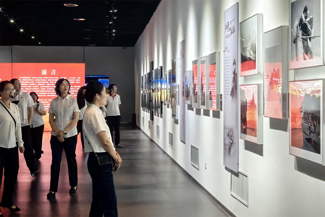 沈阳红色纪实影像巡展落地市规划馆 130 幅《东北画报》原作再现八十年峥嵘岁月