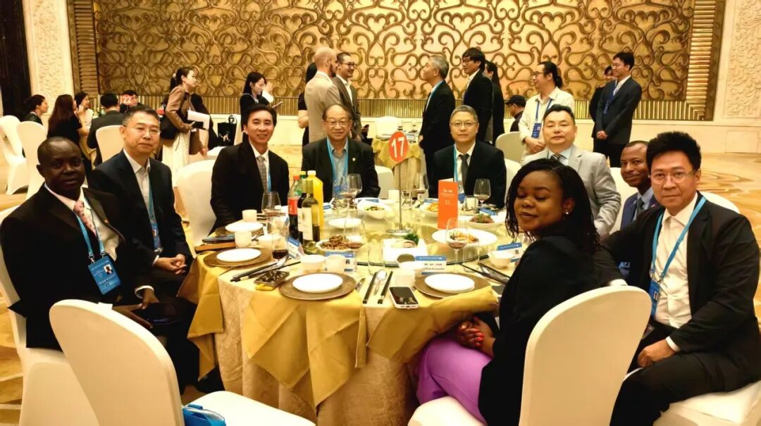 东方摄影|国际摄联(FIAP)中国首席代表曾毅在武汉应邀出席